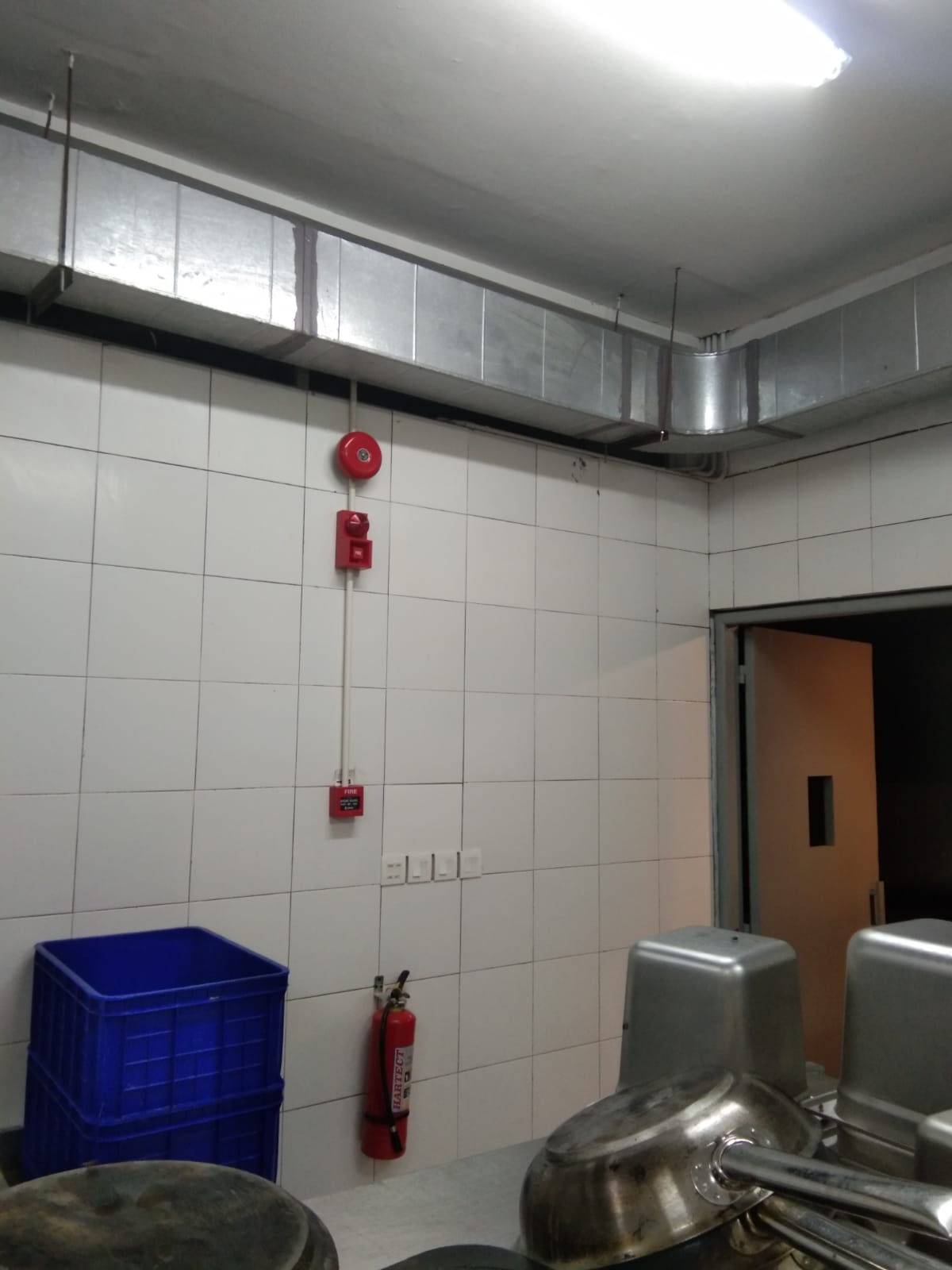 Pemasangan Instalasi Fire Alarm System pada Kitchen HeHa Waterfall Cisarua